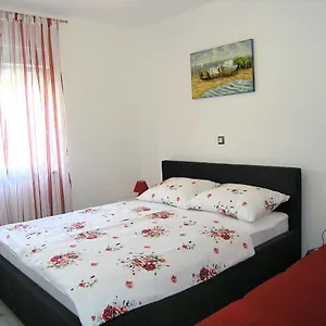  Apartment Ante
